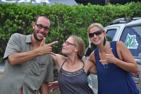 Com os suiços Marco e Tina, logo após recuperarmos os carros no porto em Cartagena, na Colômbia